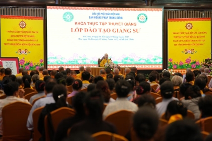 Hòa thượng Thích Bảo Nghiêm chia sẻ pháp thoại cho Tăng Ni giảng sinh